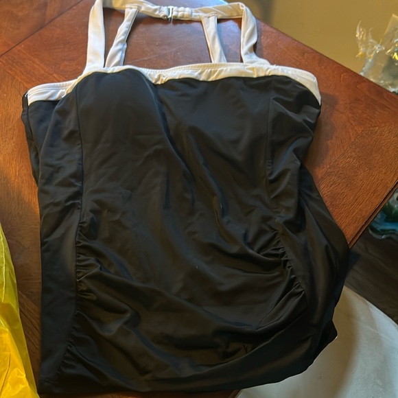 Black & White Swim top - Picture 1 of 2